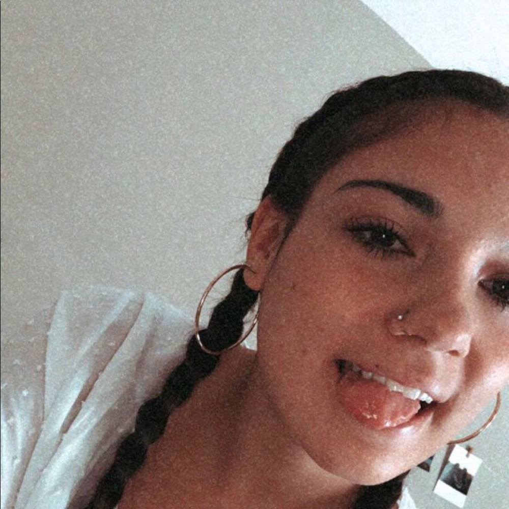 Meet your Posher, Amya